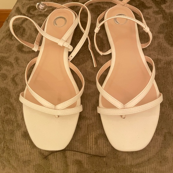 Strap oh white sandals - Picture 1 of 4